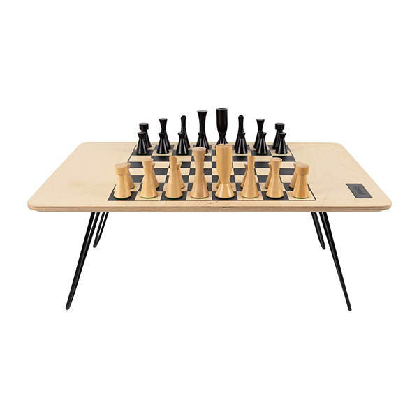 QUINCE CHESS SET & TABLE